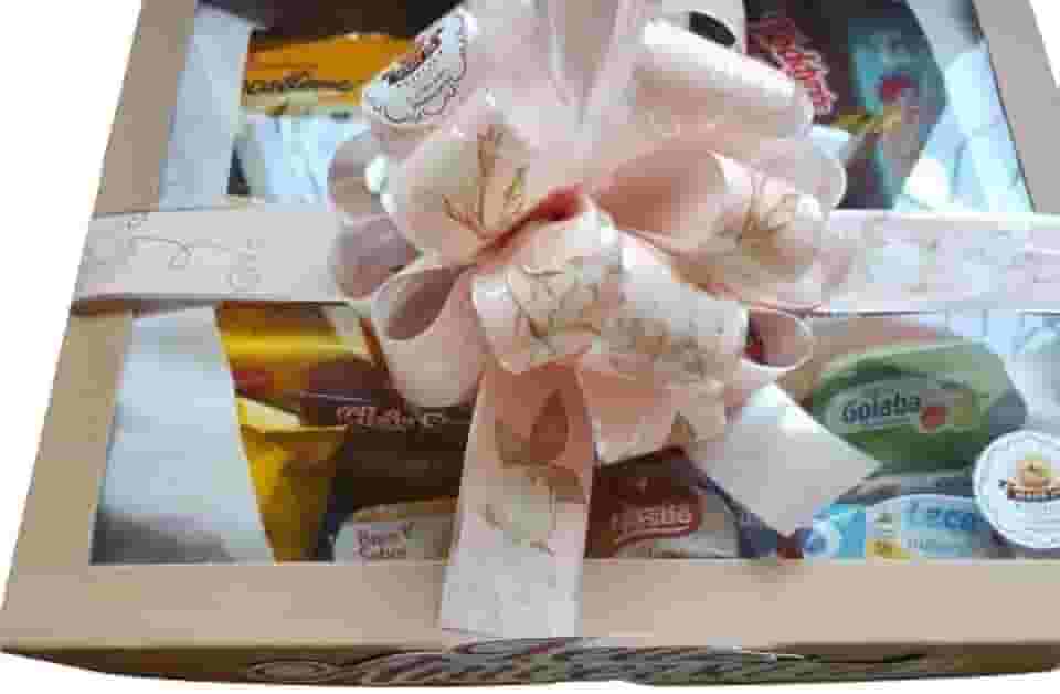 Deliciosa Cesta de Café da Manhã - Edição Especial na Caixa (Tons femininos)