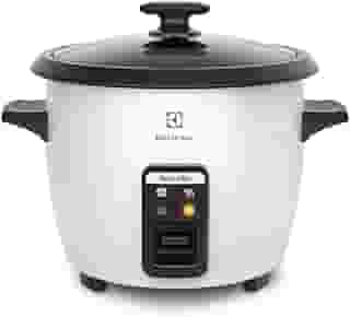 Electrolux RCB50 - Panela Elétrica vapor arroz, capacidade 1,3L, 7 xícaras manter aquecido, panela removível antiaderente, tampa vidro, 127v, por Rita Lobo, branca