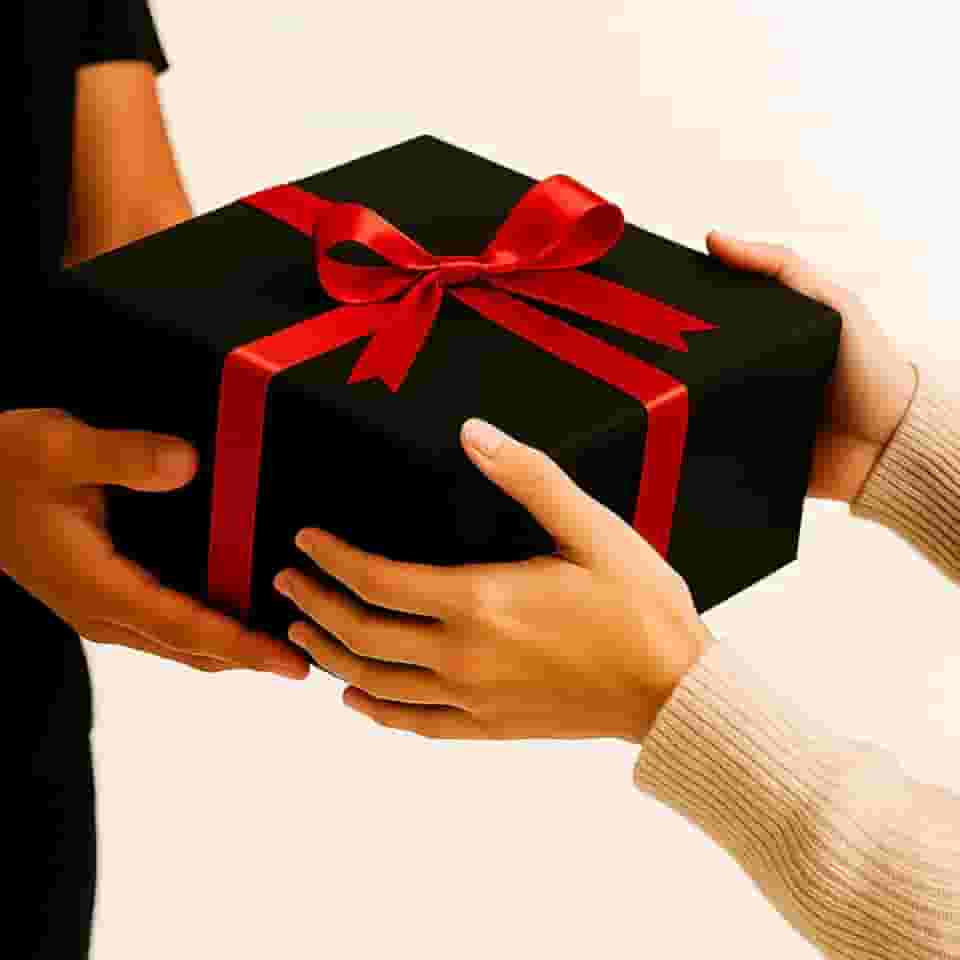 caixa preta para presente dobrável reutilizável com laço vermelho tamanho M 28x28x15cm