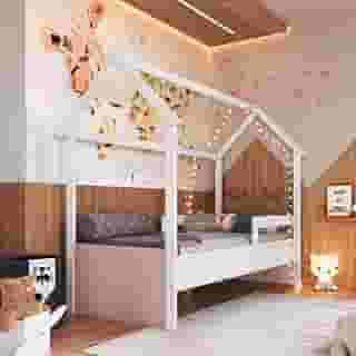 Cama Infantil Montessoriana Casinha Menino Menina Solteiro 196cm com Proteção Lateral Branco com Rosa