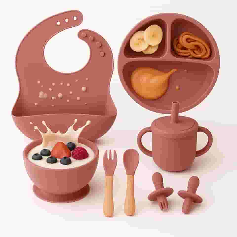Kit Introdução Alimentar Prato com Divisórias de Silicone Com Ventosa 8 Peças, Copo com Bico, kit Talheres, Colheres e garfos com ponta de silicone, Tigela e Babador (Vinho)