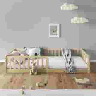 IDIMEX Cama Infantil de Madeira Solteiro Montessoriana de Chão com Grades Laterais de Proteção Gustavo cor Natural