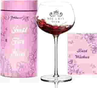Presentes de aniversário para mulheres exclusivos, Not a Day Over Fabulous Taça de vinho vintage personalizada, presentes de dia das mães, ideias de presente engraçadas para sua mãe, amigas, esposa