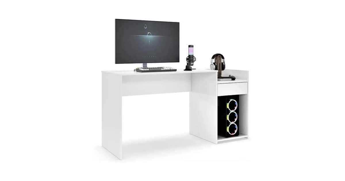 Qual a melhor mesa de computador com nichos para otimizar espaço?