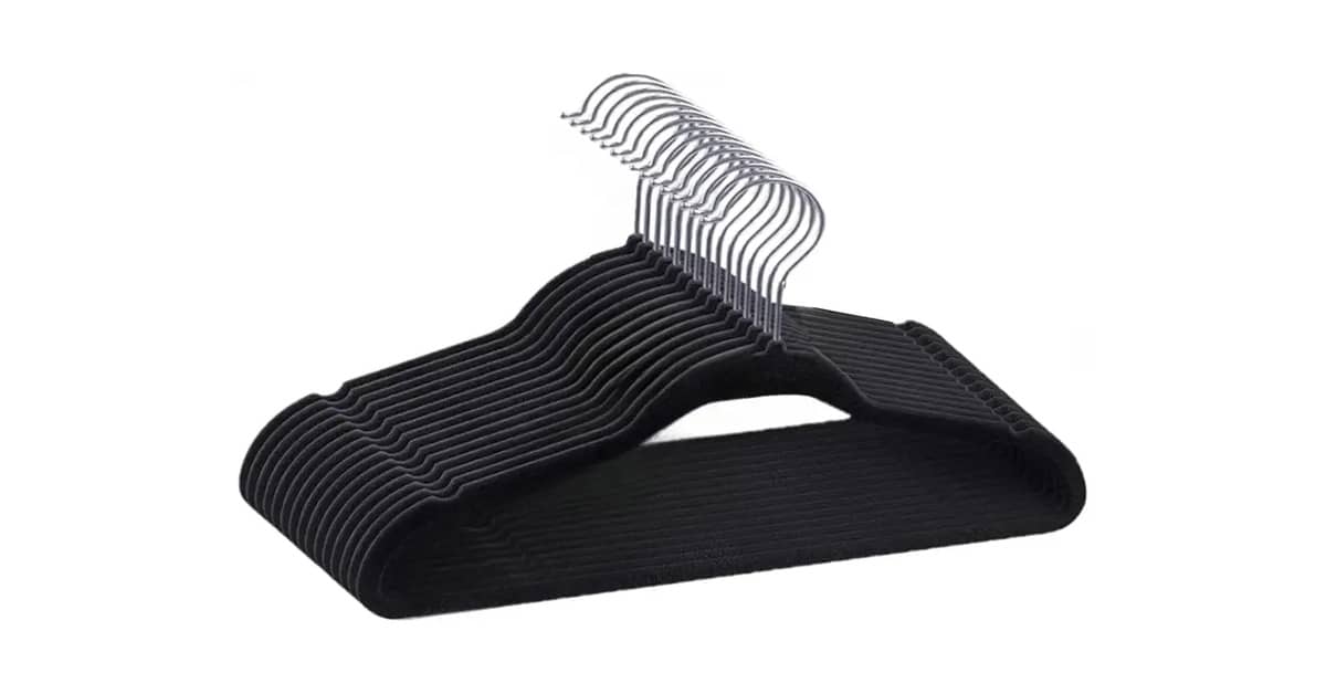 Qual o Melhor Cabide de Veludo para Otimizar Espaço?