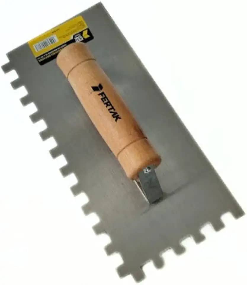 Desempenadeira de Aço Cabo Madeira Fechado 12x25cm Dentada Fertak