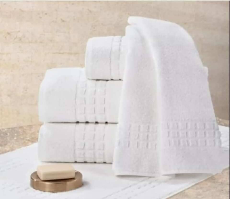 Kit Com 2 Toalhas Banho Teka Profiline Hotel e Pousada 500g/m² Gramatura Fio Duplo Toque Macio e Super Absorção Branca (LUXO)