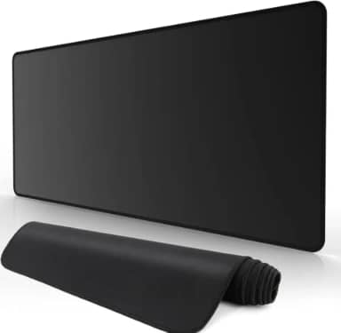 Mouse Pad Preto Extra Grande de Tecido com Base Antiderrapante Otimizado para Jogos e com Superfície de Contato Especial Ideal Para Setup Gamer Moderno - Grande 80X30