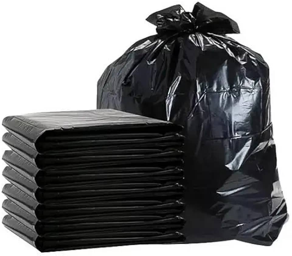 Saco de lixo para uso doméstico reforçado 30 litros tamanho ABNT 59cm x 62cm 0,06 micra preto embalagem econômica com 100 unidades