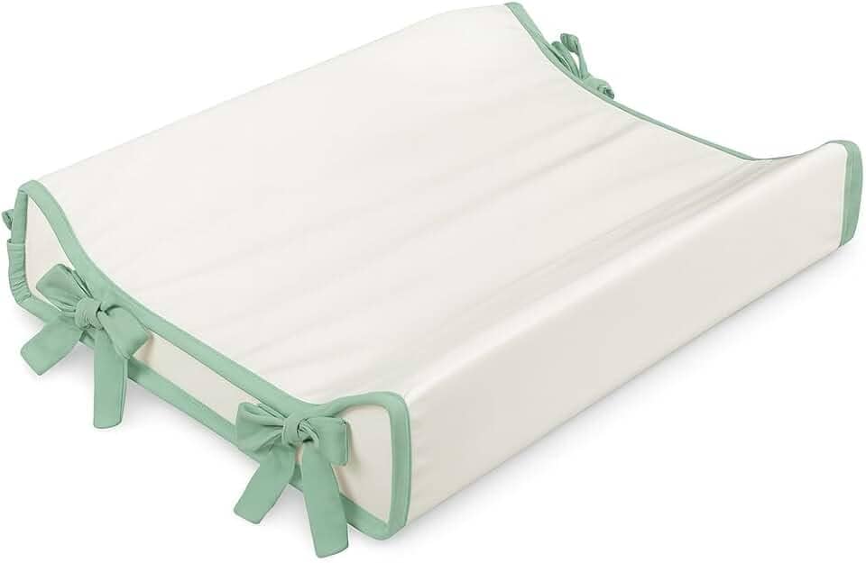 Trocador Americano Comoda Fraldas Impermeável Anatomico Com Abas Bebê Enxovais Capa Plástica Off White com Verde (40cm x 65cm)