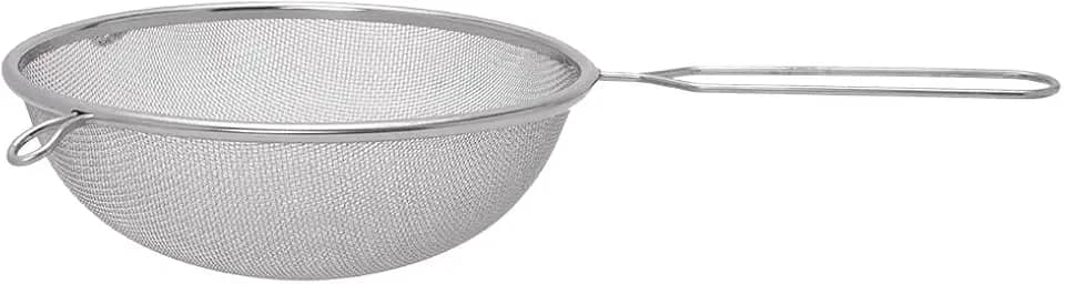 Mimo Style Peneira 18 cm Com Suporte Para Acomodação em Panelas e Travessas, Suporta Altas e Baixas Temperaturas, Material de Inox Resistente e Flexível, Fácil Manuseio, Extremamente Simples de Limpar