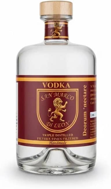 VODKA SAN MARCO DI LEON - DESTILAÇÃO TRIPLA - 15 FILTRAÇÕES EM CARVÃO - PURA - ARTESANAL - SABOR SUAVE - 700 ml - 40% vol
