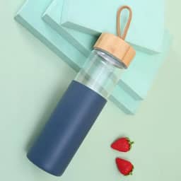 Garrafa Squeeze De Vidro Tampa Em Bambu E Luva De Silicone 750 ml Moderna Garrafinha (Azul Escuro)