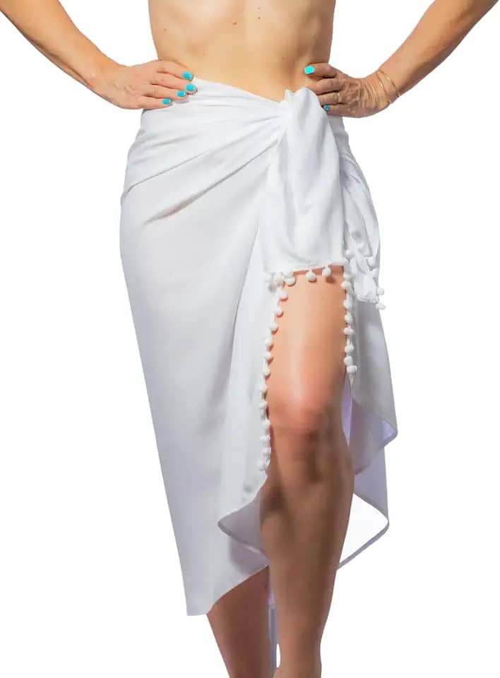 Canga de Praia Branca com Pompom Saída de Praia Viscolinho Pareô