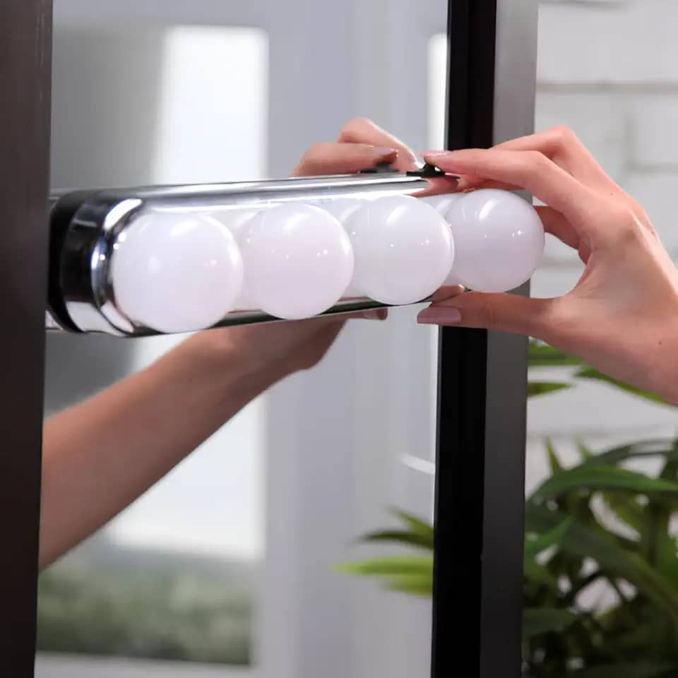 Luz de Espelho Maquiagem Camarim Led 4 Lampadas sem Fio com Ventosa Iluminação Natural Profissional e Portátil