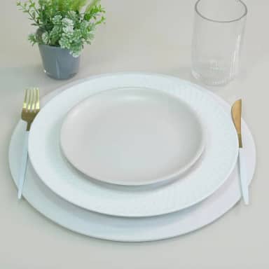 Kit para 2 Lugares - Sousplat com Capa em Tecido Oxford 100% Poliéster cor Palha, Base MDF de 35 cm de Diâmetro - 4 Peças