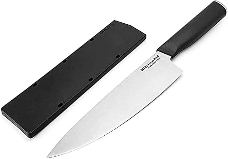 KitchenAid Faca de chef clássica com capa de lâmina de ajuste personalizado, 20 cm, faca de cozinha afiada, lâmina de aço inoxidável japonesa de alto carbono, preta