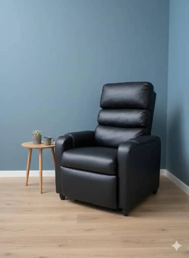 Poltrona Do Papai Retrátil Modelo Madri Estofada Em Couro e Braços Acolchoados