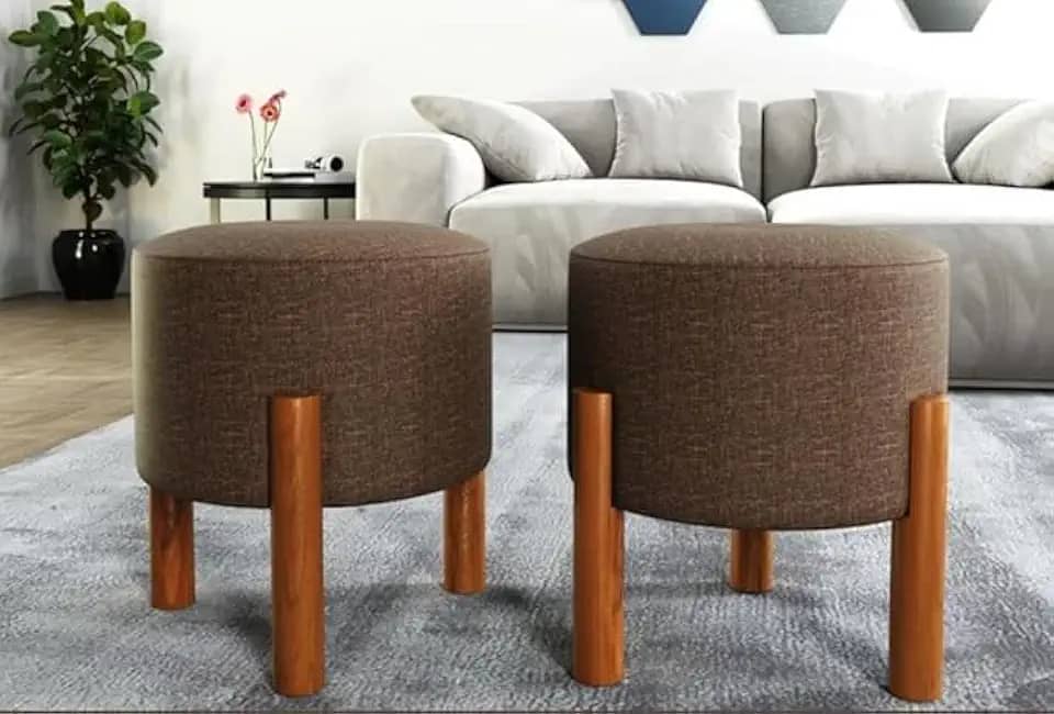 PC Móveis – Kit 2 Puff Redondo Luxo Decorativo em Linho ou Suede – Sala, Quarto e Escritório (Linho, Marrom)