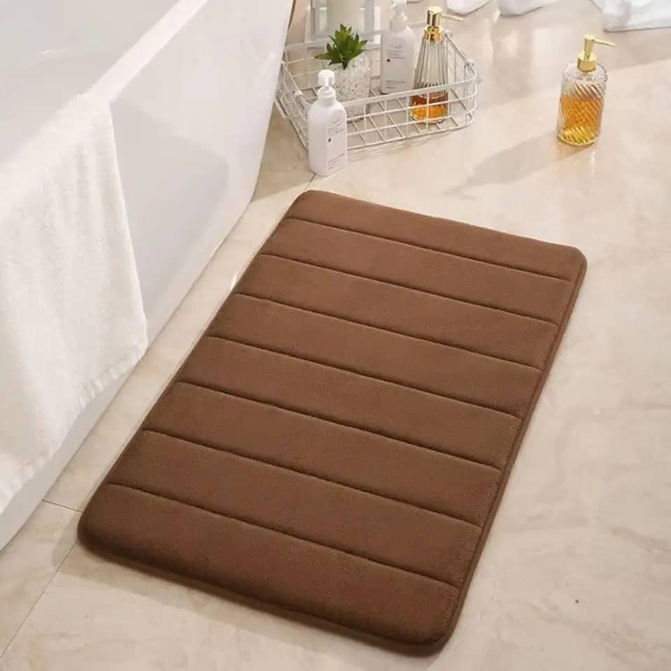 Tapete Antiderrapante Soft – Macio, Absorvente, Lavável e de Secagem Rápida para Conforto e Segurança (Marrom)