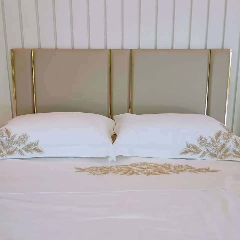 Cabeceira estofada antialergica Adesiva em módulos (Pérola, cama casal padrçao 1,40 x 0,60)