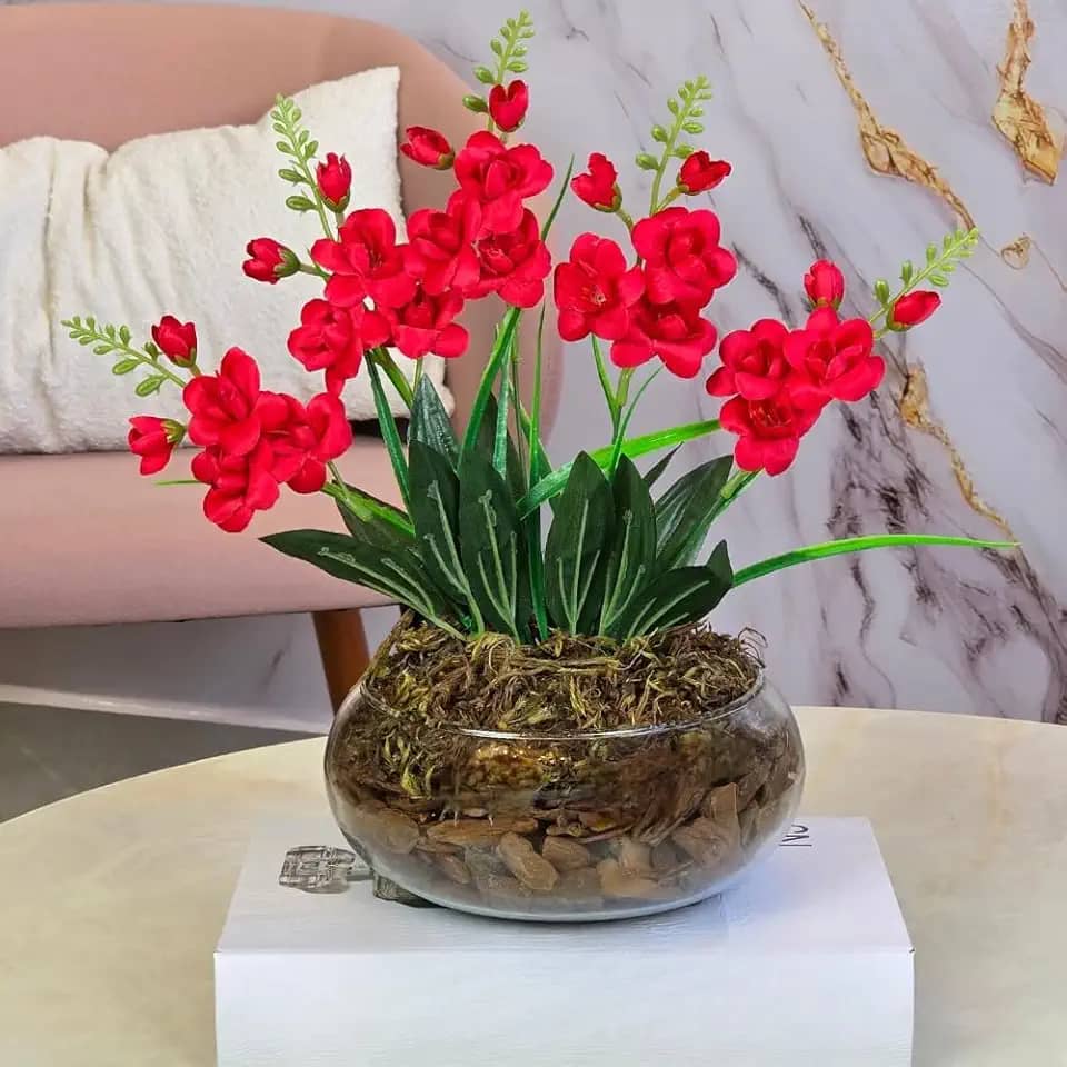 Arranjo de Flores Artificiais com Orquídeas em Vaso de Vidro – Decoração para Sala, Mesa, Lavabo e Escritório(Vermelho)