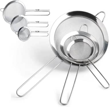 Jogo 3 Peneiras em Aço Inox Resistente Luxo Para Coar Polvilhar Versátil, Durável, com Suporte para Panelas e Travessas, Resistente a Temperaturas e de Fácil Manuseio PRÓODOS