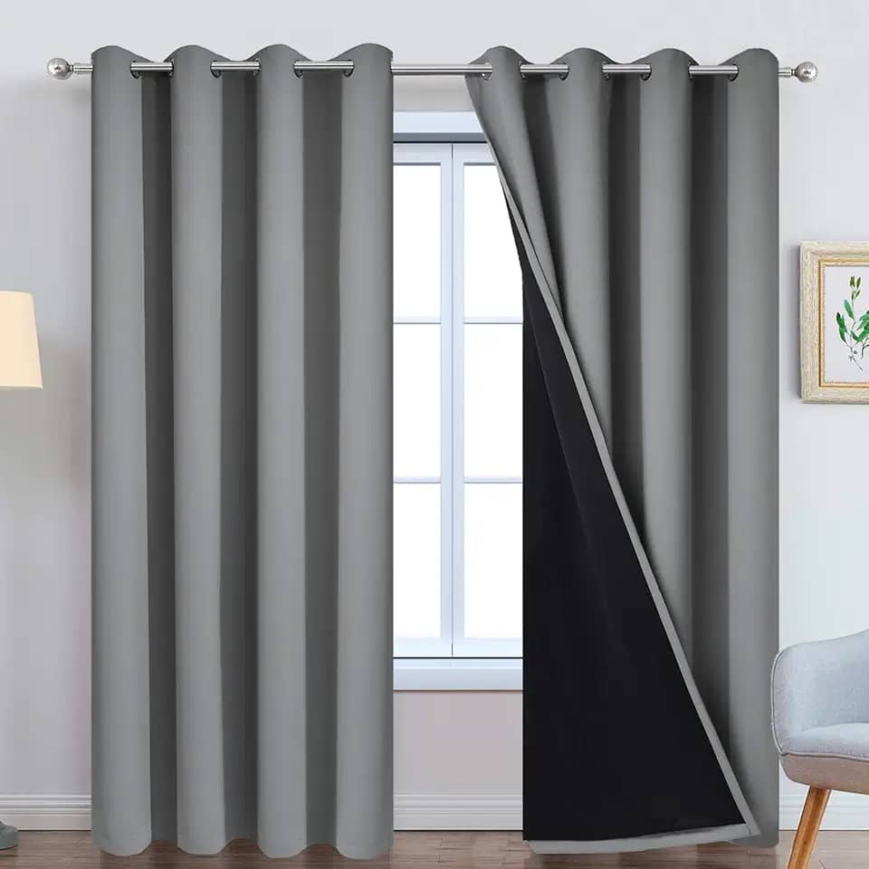 Cortinas Yakamok 100% blackout, painéis de cortina térmica isolados à prova de som, cortinas com bloqueio de luz total com forro preto para quarto Sólido W52 x L84 Cinza