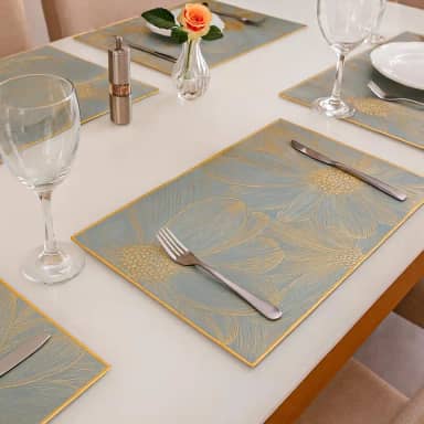 Kit com 6 Jogos Americanos 45x30 cm em PVC, Antiderrapante, Resistente ao Calor e Fácil de Limpar, Ideal para Mesa Posta, Decoração, Refeições, Festas e Uso Diário na Cozinha (Azul e Dourado)