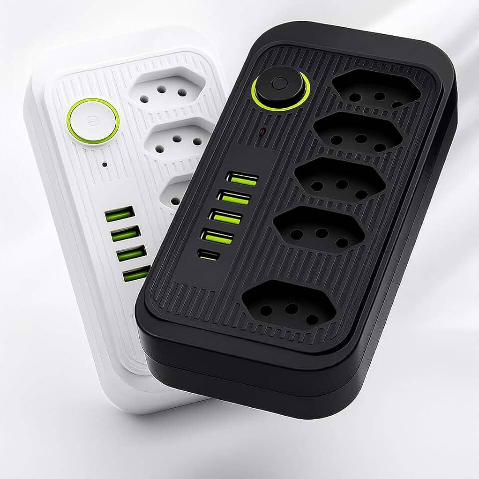 Extensão Tomada Régua Tomada Régua de Energia 5 Tomadas 4 Interfaces USB 1 Porta USB Tipo-C Cabo de Alimentação de 2 Metros Suporte a Tensão de 110-220V Potência de 2500W