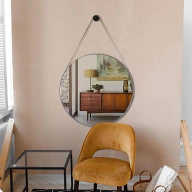 Espelho Decorativo Redondo 60cm Adnet Suspenso C/Alça Couro Cor Caramelo com Suporte de Fixação de Parede para Banheiro Sala Quarto