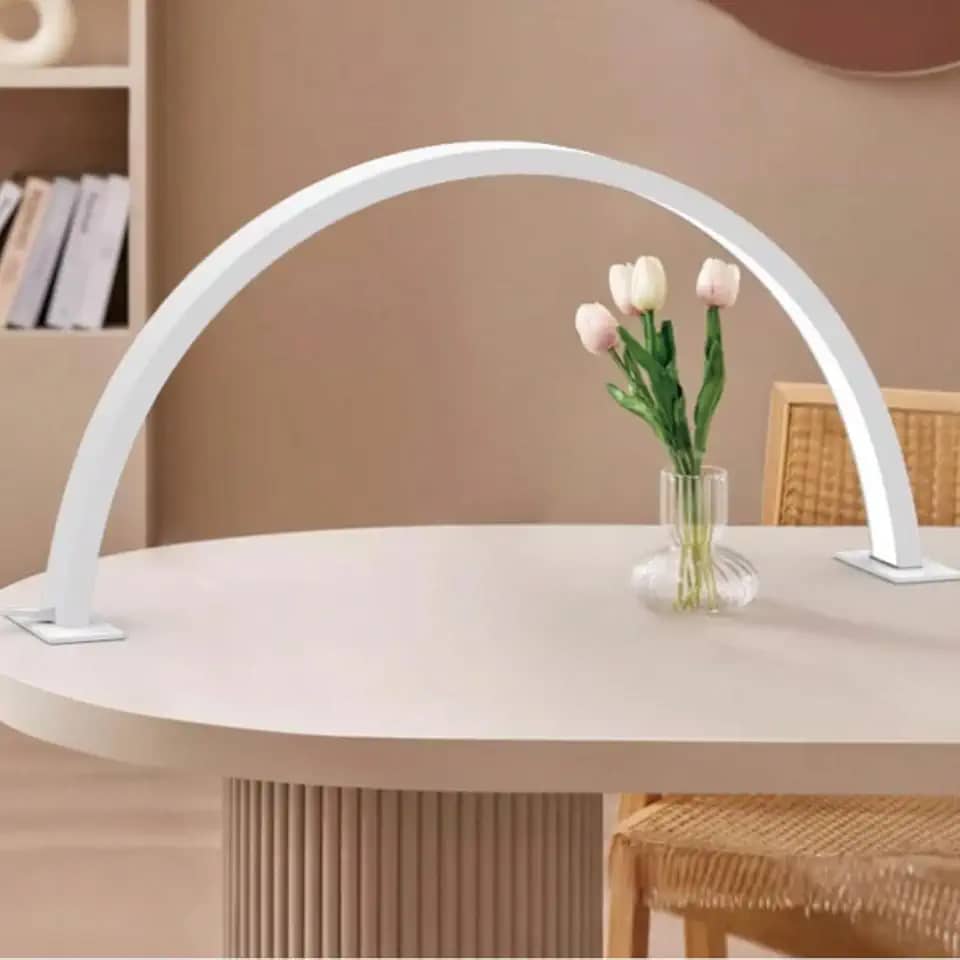 Luminária LED Moderna em Arco Meia Lua de Mesa para Estética, Manicure, Design Minimalista, 3 Tons Bilvolt, Ideal para Beleza, Maquiagem, Unhas (Branco, 75cm)