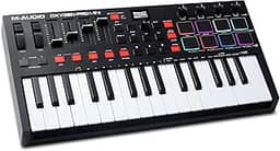 M-AUDIO Oxygen Pro Mini - Controlador de Teclado MIDI USB de 32 Teclas Com Pads de Batida, Knobs, Botões e Faders Atribuíveis ao MIDI, e Pacote de Sons Native Instruments (Integração NKS)