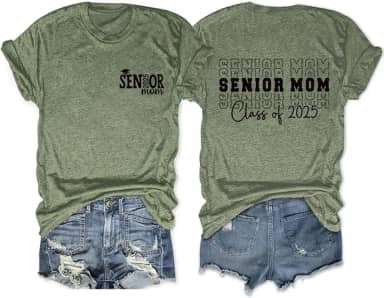 Senior MOM Class of 2025 Proud MOM of Graduate Heart Mom Camiseta feminina divertida