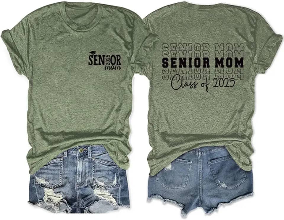 Senior MOM Class of 2025 Proud MOM of Graduate Heart Mom Camiseta feminina divertida