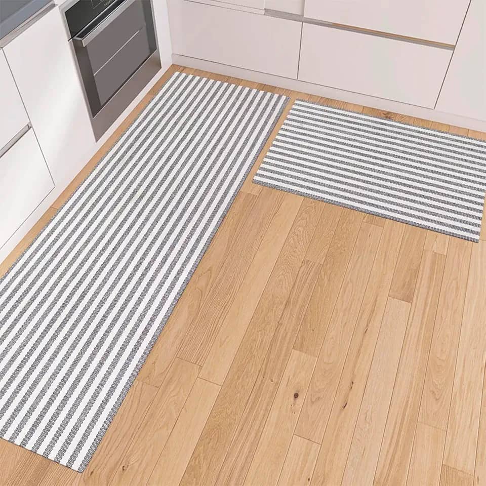 Tapete Kit de Cozinha Antiderrapante Conjunto Passadeira 1,30m x 45cm Capacho 65cm x 45cm Jogo Cru Preto Minimalista Moderno Artesanal Listrado (2 Peças)