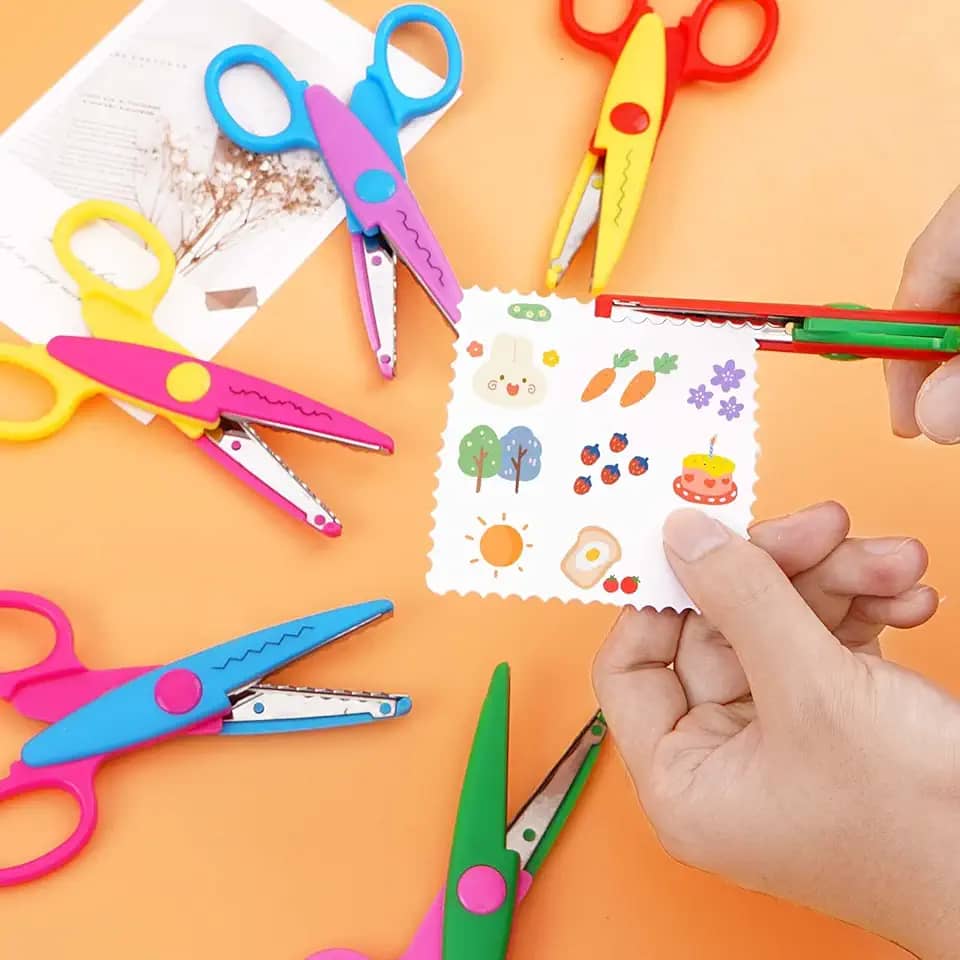 Pacote com 6 tesouras artesanais de borda ondulada, tesouras premium em ziguezague para scrapbook com lâminas afiadas lisas, alças antiderrapantes para crianças e adultos, 6 cores sortidas