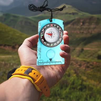 Bússola de caminhada profissional com régua de mapa para orientação, acampamento, navegação e aventuras de sobrevivência ao ar livre, 1 peça