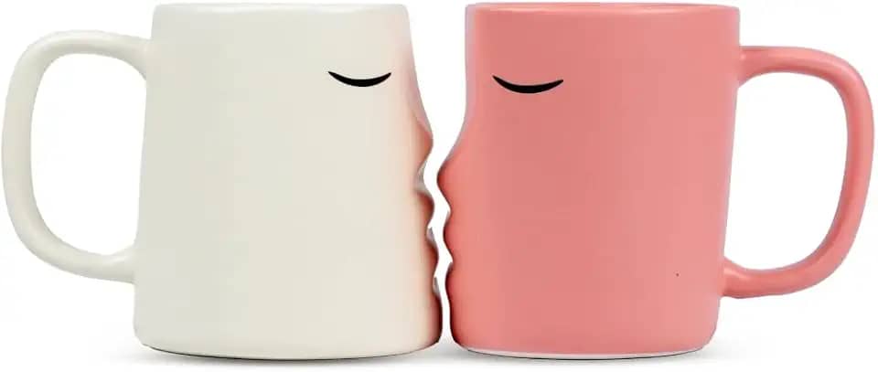 Occasionals Conjunto de canecas de casal se beijando, presente de casamento para casais 2025, presente de noivado, dia dos namorados, copos de café fofos combinando casal noiva e noivo marido e esposa