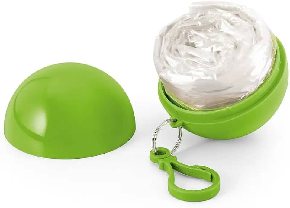 Poncho de Chuva Compacto em Formato de Bolinha com Clip – Capa de Emergência Unissex com Capuz, Portátil e Impermeável, Ideal para Viagens, Camping, Shows e Trilhas