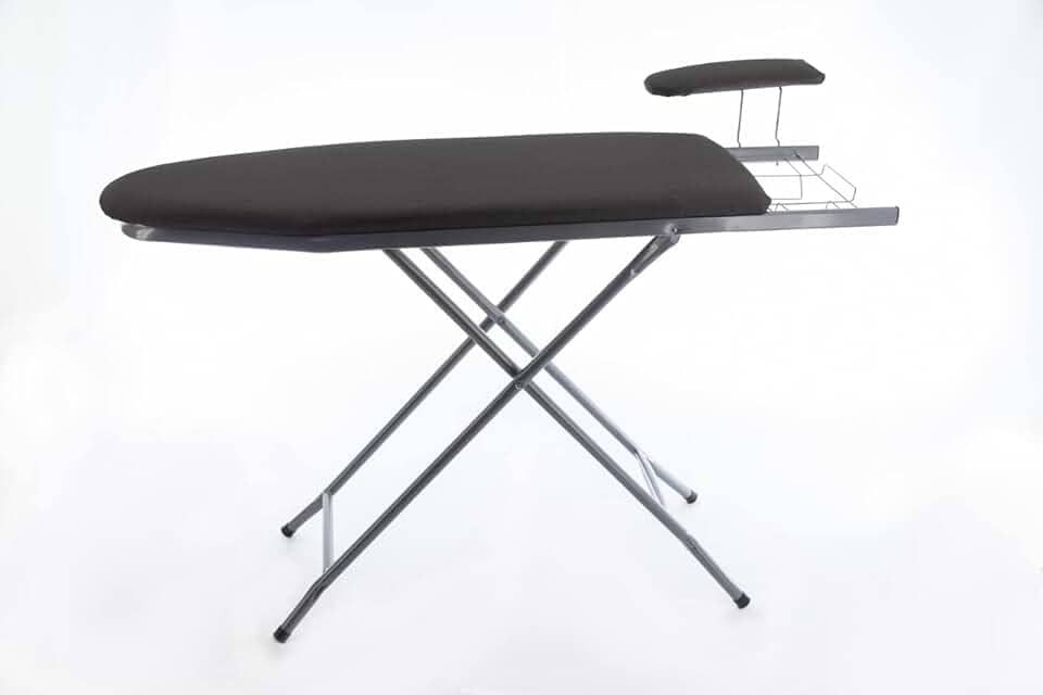 Tábua Mesa de Passar Extra Forte c/ Passa Mangas Preta - Marca Smart Aço