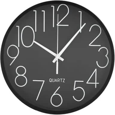 Relógio de Parede 24 cm com Números Grandes Brancos Leitura Fácil, Design Moderno, Instalação Simplificada na Cor Preta