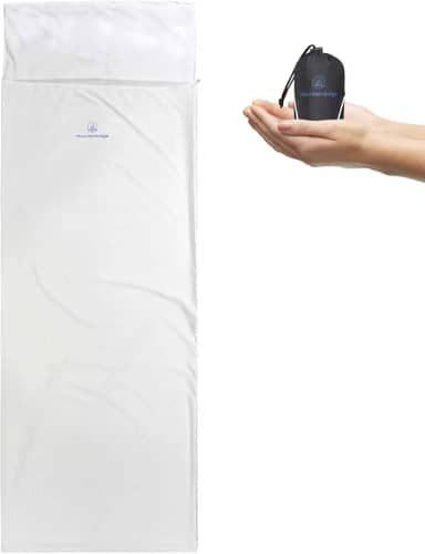 Mountainlodge Forro de saco de dormir para estações de clima quente com bolsa de transporte – Saco de dormir durável, leve e amigo da pele para acampamento, caminhada e mochilão.