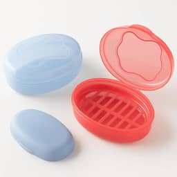 Kit com 2 Saboneteiras para Viagem Portátil – Com Tampa e Grade Interna Drenante – Cores Sortidas – Ideal para Sabonete em Barra – Leve, Higiênica e Reutilizável