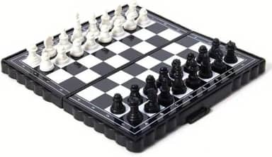 Jogo de Xadrez de Plástico – Diversão, Estratégia e Estímulo ao Raciocínio