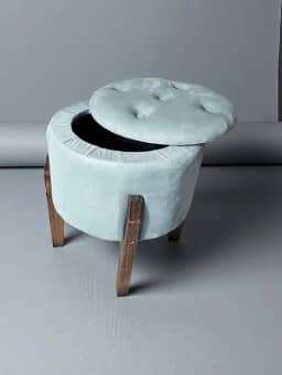 Puff baú Redondo, Estofado em Tecido Verde Claro, Pés em Madeira, Design Moderno, pix