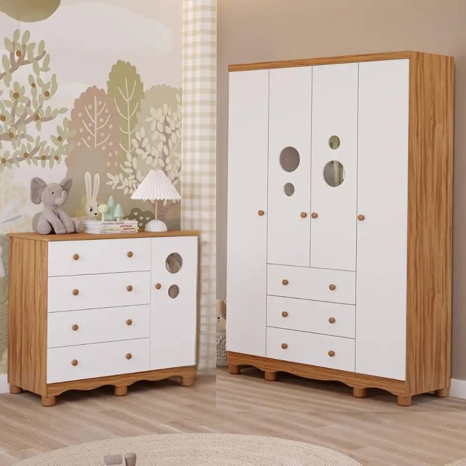 Quarto de Bebê Completo Guarda Roupa 4 Portas Cômoda 1 Porta 3 Gavetas 100% MDF Bolinha