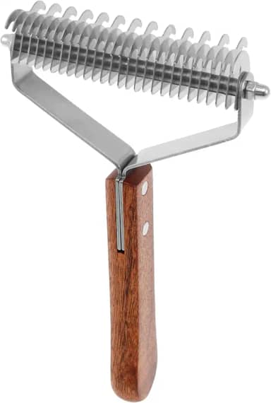 ZJRDYYK Ancinho de subpelo para cães e gatos, escova de cachorro para queda, cabo de madeira premium, pente antideslizante para cães, gatos, animais de estimação de pelo longo