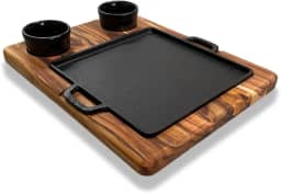 Brasa Store, Tábua Para Churrasco e Porção Com Chapa de Ferro Fundido E Cumbucas