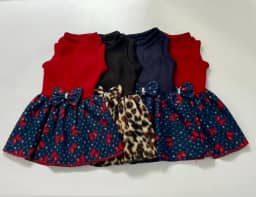 Vestido de Soft para Pet com Laço e Strass - Confortável, Estiloso e Prático - Tamanhos PP, P, M, G e GG - Ideal para Passeios e Ocasiões Especiais (M)